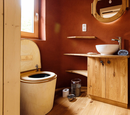 TROBOLO TinyBlœm - wooden separating toilet with external urine drain and integrated exhaust